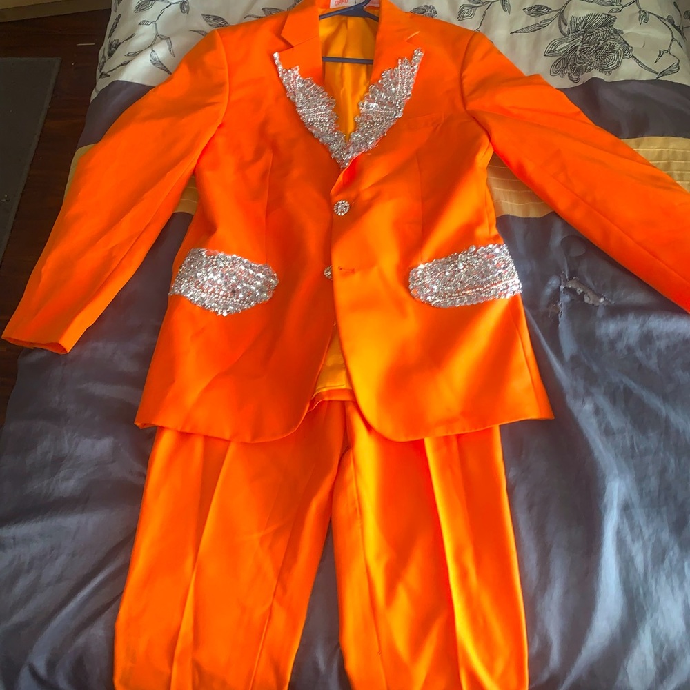 Custom suit - Picture 6 of 7